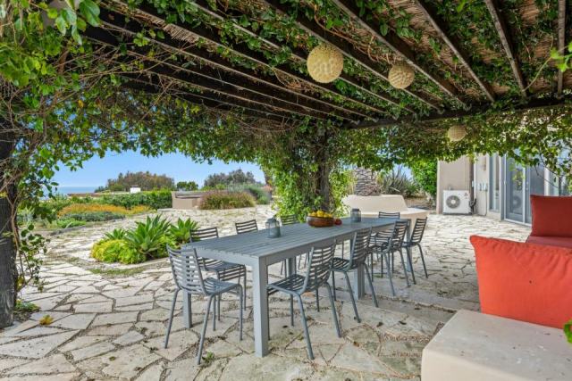 Pergola et abri de jardin : prolonger la saison et habiter son extérieur