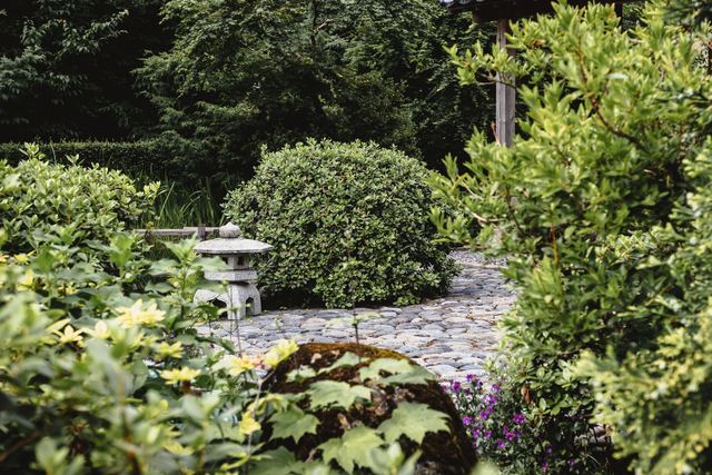 Le paysagiste, du plan de jardin à l'entretien des espaces verts Le paysagiste, du plan de jardin à l'entretien des espaces verts